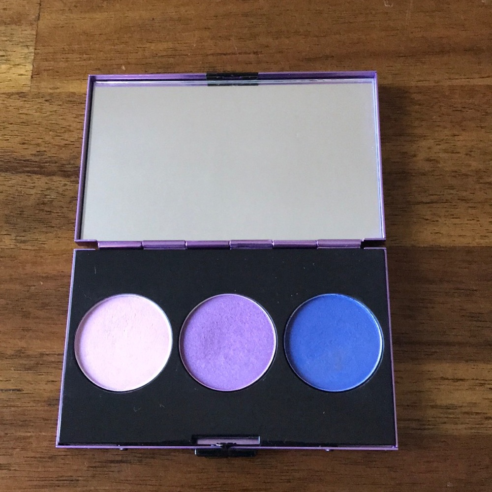 MAC Cosmetics Dame Edna Eye Shadow Pallet